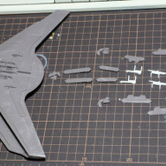 『エースコンバット』コトブキヤ1/144「X-49 ナイトレーベン」プラモデルレビュー!巨大で特異なフォルムを体感出来る魅惑のキットで「挟まっちまった」も試した
