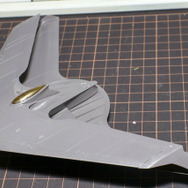 『エースコンバット』コトブキヤ1/144「X-49 ナイトレーベン」プラモデルレビュー!巨大で特異なフォルムを体感出来る魅惑のキットで「挟まっちまった」も試した
