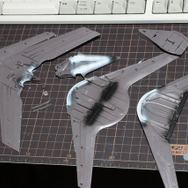 『エースコンバット』コトブキヤ1/144「X-49 ナイトレーベン」プラモデルレビュー!巨大で特異なフォルムを体感出来る魅惑のキットで「挟まっちまった」も試した