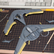 『エースコンバット』コトブキヤ1/144「X-49 ナイトレーベン」プラモデルレビュー!巨大で特異なフォルムを体感出来る魅惑のキットで「挟まっちまった」も試した