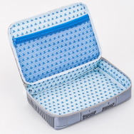 まるで本物!初代PlayStationを“原寸大”で再現した「マルチポーチ」登場