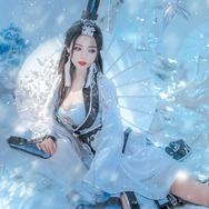 情不敢至深,恐大夢一場。                卦不敢算尽,畏天道无常。