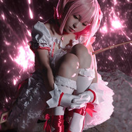 鹿目 まどか『魔法少女まどか☆マギカ』／モデル：齐木冰糖、撮影：摸鱼仔 （Weibo：@摸鱼仔-Rinzler ）