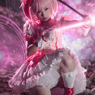 鹿目 まどか『魔法少女まどか☆マギカ』／モデル：齐木冰糖、撮影：摸鱼仔 （Weibo：@摸鱼仔-Rinzler ）