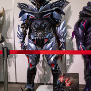『モンハン』原寸大で「狐刀カカルクモナキ」を再現したら、約150kgに！「堺市」コラボ展示でハンターの凄さを実感