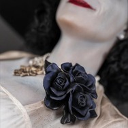 あのリアルすぎる「ドミトレスク婦人」スタチューが国内ショップでも予約開始！