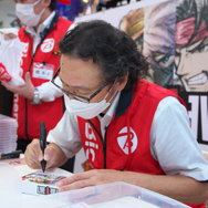 『ライブアライブ』愛に溢れたビックカメラ新宿東口店！プロデューサー時田貴司氏一日店長就任＆サイン会レポート