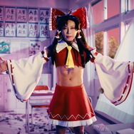 西川貴教さんが“博麗霊夢コスプレ”を披露！『東方アルカディアレコード』のTVCMで「西川霊夢」に変身