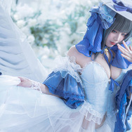 チェシャー(ハイネス・イン・ホワイト)『アズールレーン』/モデル:阿九、撮影:教主Shadow(Weibo:@教主Shadow)