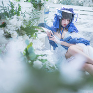 チェシャー(ハイネス・イン・ホワイト)『アズールレーン』/モデル:阿九、撮影:教主Shadow(Weibo:@教主Shadow)