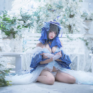 チェシャー(ハイネス・イン・ホワイト)『アズールレーン』/モデル:阿九、撮影:教主Shadow(Weibo:@教主Shadow)