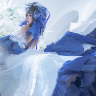 チェシャー(ハイネス・イン・ホワイト)『アズールレーン』/モデル:阿九、撮影:教主Shadow(Weibo:@教主Shadow)