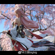 八重神子『原神』/モデル:NEKO九少、撮影:三国bigbig(Weibo:三国bigbig)