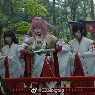 八重神子『原神』/モデル:NEKO九少、撮影:三国bigbig(Weibo:三国bigbig)