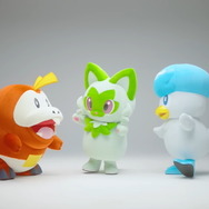 ポケモンプレゼンツで「ニャオハ」が立つ―二足歩行の“着ぐるみ”にツッコミ殺到