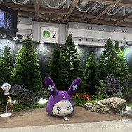 「コミックマーケット100」が台風予報の中で開幕！各企業ブースの豪華コスプレイヤー撮影機会を見逃すな