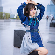 井上たきな『リコリス・リコイル』／モデル：猫田あしゅ、撮影：乃木章