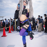 ぞん子「ZONeエナジー」ブース／モデル：猫田あしゅ、撮影：乃木章