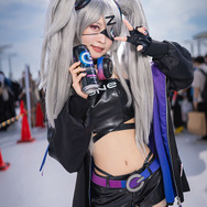 ぞん子「ZONeエナジー」ブース／モデル：猫田あしゅ、撮影：乃木章