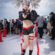 ぞん子「ZONeエナジー」ブース／モデル：本田夕歩、撮影：乃木章