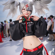 ぞん子「ZONeエナジー」ブース／モデル：本田夕歩、撮影：乃木章