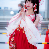 霊夢『東方Project』／宮本なる（@miyamotonaru）、撮影：Jon