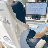 シナモンとキティのゲーミングチェアが汚れにくくなって新登場！雲の形のランバーサポートやリボン型のベッドレストがキュート