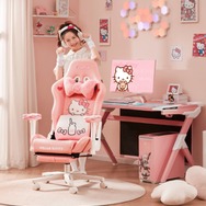 シナモンとキティのゲーミングチェアが汚れにくくなって新登場！雲の形のランバーサポートやリボン型のベッドレストがキュート