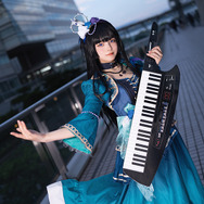 Roselia Key.白金燐子（重なり合う青薔薇）『バンドリ！ガールズバンドパーティ！』／茉白すふれ（@ros_rin1017）、撮影：乃木章