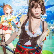 ライザ『ライザのアトリエ』／伊織もえ（@iorimoe_five）、撮影：乃木章