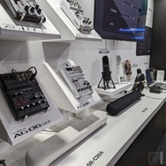 大人気ストリーマー関優太の「防音室」をヤマハブースで再現？―ミキサー・ヘッドセット展示の横でそびえるペットボトルの山【TGS2022】