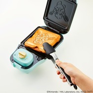 『星のカービィ』が便利なホットサンドメーカーに！焼くだけで可愛いトーストが完成、「ケーキプレート」も付属