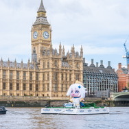 『原神』ロンドン・テムズ川に「ジャイアントパイモン」出現！漂流航海でファンを盛り上げる