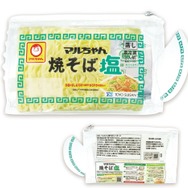 麺の如く“もちもち”な「マルちゃん焼そば」グッズが、プライズ景品に!実物の3倍尺ある「マルちゃん焼そばクッション」など