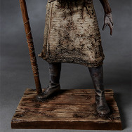 『サイレントヒル2』立ち塞がる「赤い三角頭」が立体化―痛々しい生傷や錆びた金属まで完全再現