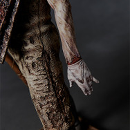 『サイレントヒル2』立ち塞がる「赤い三角頭」が立体化―痛々しい生傷や錆びた金属まで完全再現