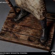 『サイレントヒル2』立ち塞がる「赤い三角頭」が立体化―痛々しい生傷や錆びた金属まで完全再現