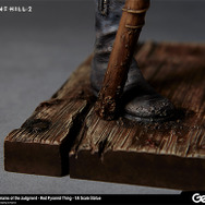 『サイレントヒル2』立ち塞がる「赤い三角頭」が立体化―痛々しい生傷や錆びた金属まで完全再現