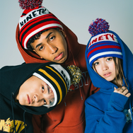 『ポケモン』と人気ブランド「9090」がコラボ！「ニャオハ」らがデザインされたフーディなど、ストリートで映えるファッションアイテム