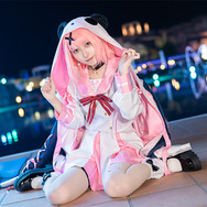 笹木咲「にじさんじ」／モデル：鳩まめ、撮影：tama