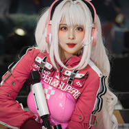 アリス『NIKKE』ブース／モデル：@DyangYi 、撮影：乃木章（@Osefly）