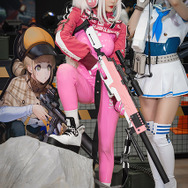 アリス『NIKKE』ブース／モデル：@DyangYi 、撮影：乃木章（@Osefly）