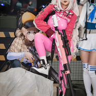 アリス『NIKKE』ブース／モデル：@DyangYi 、撮影：乃木章（@Osefly）