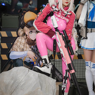 アリス『NIKKE』ブース／モデル：@DyangYi 、撮影：乃木章（@Osefly）