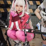 アリス『NIKKE』ブース／モデル：@DyangYi 、撮影：乃木章（@Osefly）