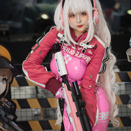 アリス『NIKKE』ブース／モデル：@DyangYi 、撮影：乃木章（@Osefly）