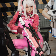 アリス『NIKKE』ブース／モデル：@DyangYi 、撮影：乃木章（@Osefly）