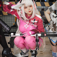 アリス『NIKKE』ブース／モデル：@DyangYi 、撮影：乃木章（@Osefly）