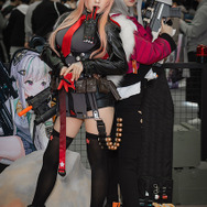 ラピ『NIKKE』ブース／モデル：@yuojaci 、撮影：乃木章（@Osefly）