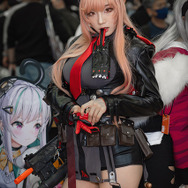 ラピ『NIKKE』ブース／モデル：@yuojaci 、撮影：乃木章（@Osefly）